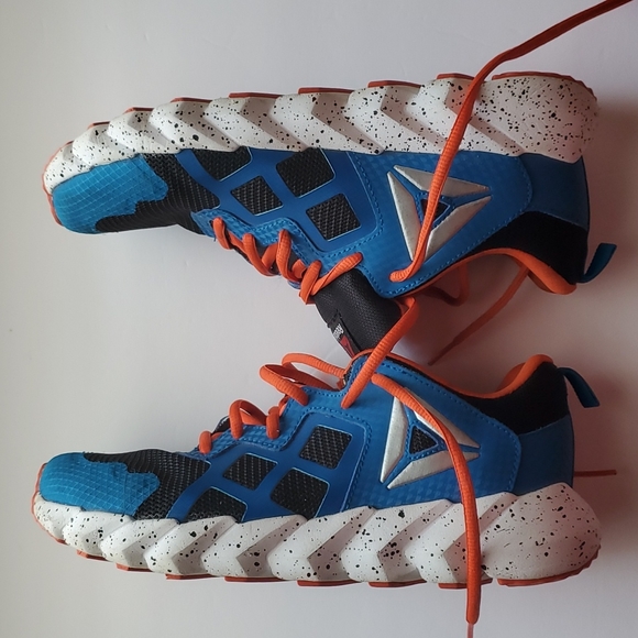 Reebok sz 5.5 - Picture 3 of 4